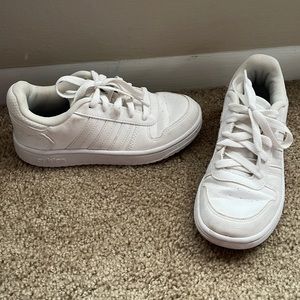 Size 2 1/2 kids white adias tennis shoes.